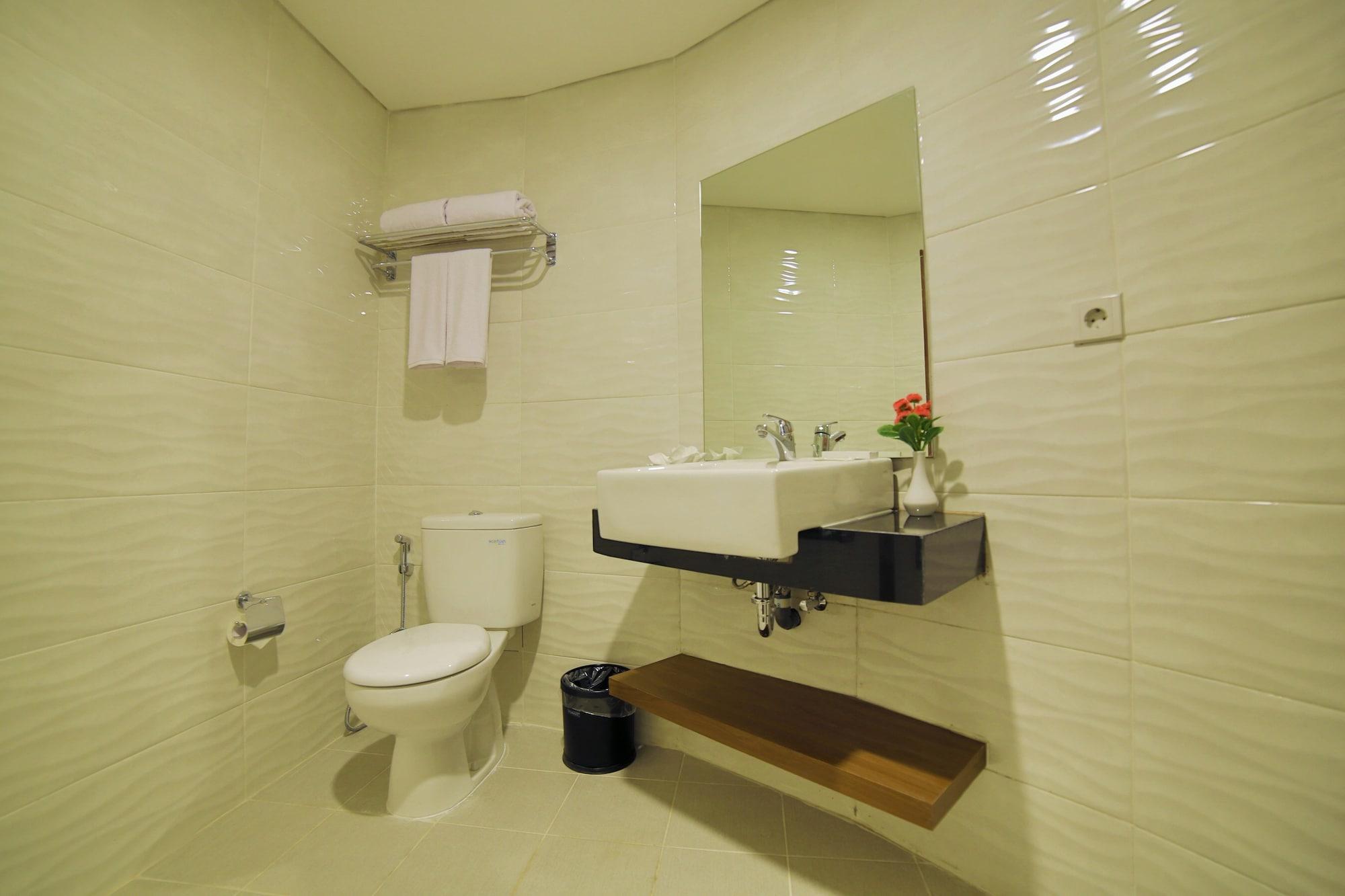 Ozone Hotel Pantai Indah Kapuk Jakarta Exterior foto