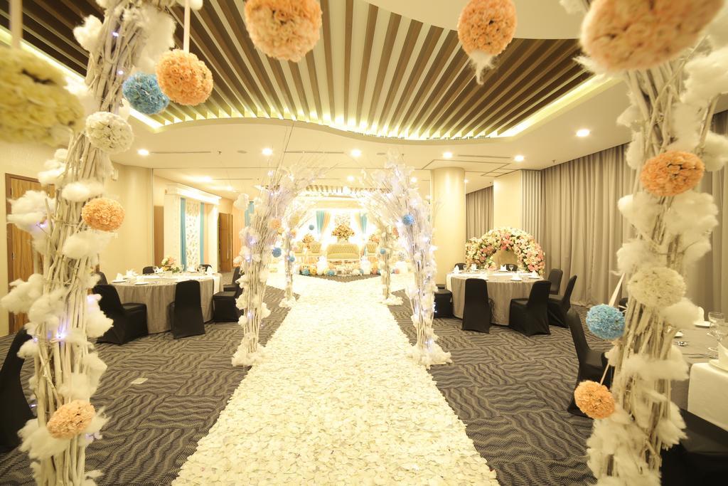 Ozone Hotel Pantai Indah Kapuk Jakarta Exterior foto