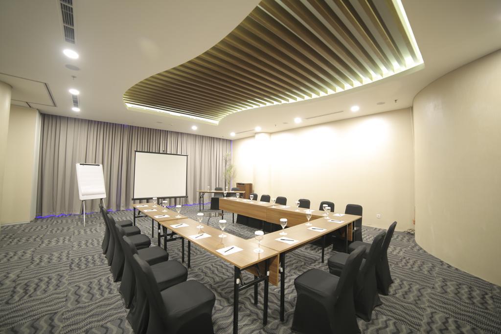 Ozone Hotel Pantai Indah Kapuk Jakarta Exterior foto