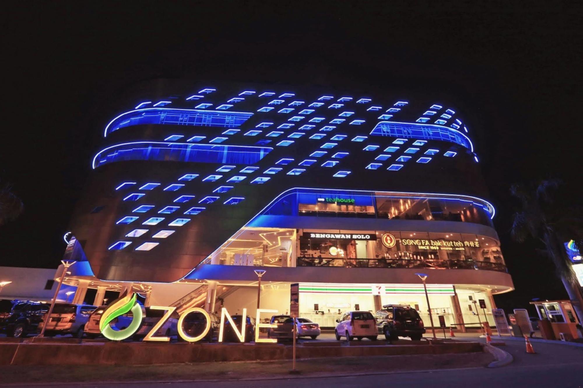 Ozone Hotel Pantai Indah Kapuk Jakarta Exterior foto