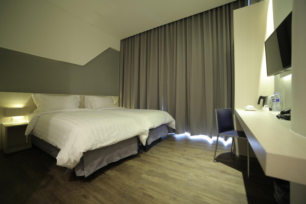 Ozone Hotel Pantai Indah Kapuk Jakarta Exterior foto